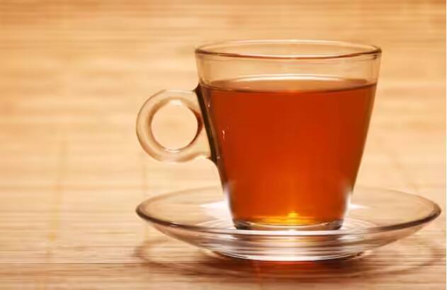 ਪੇਟ ਦੀ ਚਰਬੀ ਨੂੰ ਘੱਟ ਕਰਨ ਲਈ ਤੁਸੀਂ ਆਂਵਲੇ ਦੀ ਚਾਹ ਵੀ ਪੀ ਸਕਦੇ ਹੋ। ਆਂਵਲੇ 'ਚ ਕਾਫੀ ਮਾਤਰਾ 'ਚ ਫਾਈਬਰ ਹੁੰਦਾ ਹੈ। ਇਸ ਤੋਂ ਇਲਾਵਾ ਇਹ ਵਾਧੂ ਕੈਲੋਰੀ ਬਰਨ ਕਰਨ 'ਚ ਵੀ ਮਦਦ ਕਰਦਾ ਹੈ।