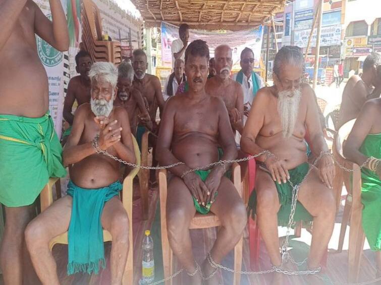 The protest continues for the 9th day in Trichy Farmers with chains on their hands and feet TNN திருச்சியில் 9வது  நாளாக தொடரும் போராட்டம்....கை, கால்களில் சங்கிலியை கட்டிக்கொண்ட  விவசாயிகள்