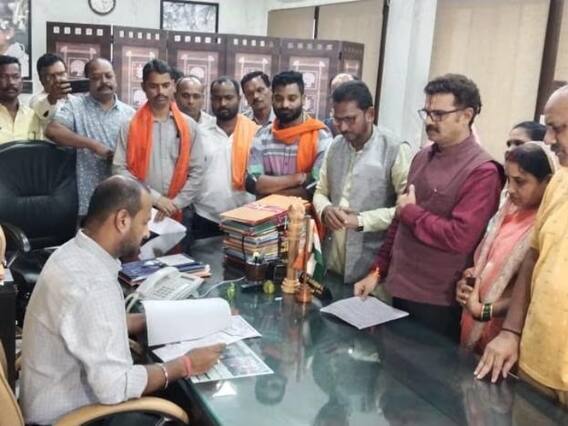 Bastar News: जगदलपुर में कांग्रेस महापौर के खिलाफ बीजेपी पार्षदों ने पेश किया अविश्वास प्रस्ताव, लगाए ये गंभीर आरोप Bastar News: जगदलपुर में कांग्रेस महापौर के खिलाफ बीजेपी पार्षदों ने पेश किया अविश्वास प्रस्ताव, लगाए ये गंभीर आरोप