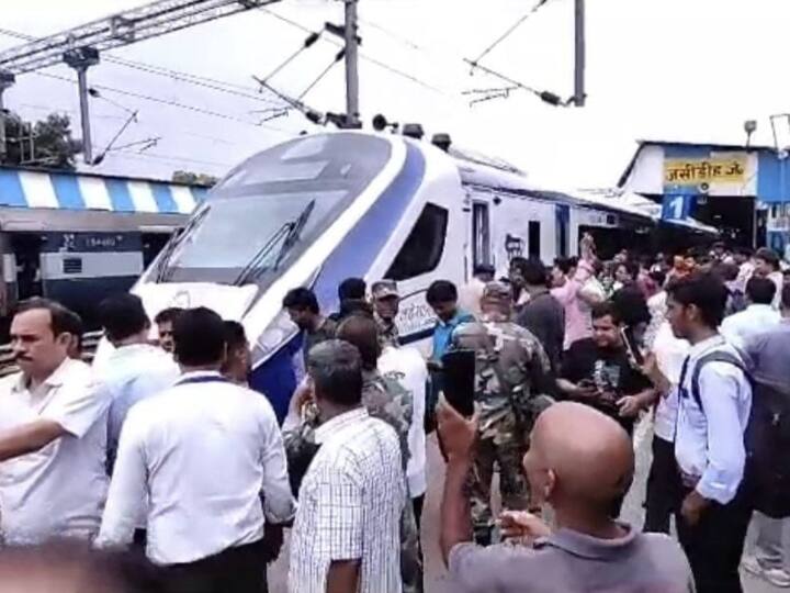 Vande Bharat Express: जसीडीह के रास्ते दौड़ेगी वंदे भारत ट्रेन, जानें बाबानगरी से कितने समय में पूरा होगा पटना और कोलकाता का सफर Vande Bharat Express will run via Jasidih in Jharkhand know distance Patna and Kolkata from Deoghar Vande Bharat Express: जसीडीह के रास्ते दौड़ेगी वंदे भारत ट्रेन, जानें बाबानगरी से कितने समय में पूरा होगा पटना और कोलकाता का सफर