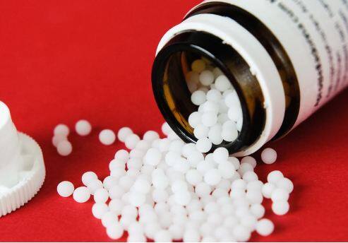 ਇੰਝ ਰੱਖੋ ਹੋਮਿਓਪੈਥਿਕ ਦਵਾਈ : ਜਿੱਥੇ ਤੇਜ਼ ਧੁੱਪ ਪੈਂਦੀ ਹੈ ਉੱਥੇ ਇਸ ਦਵਾਈ ਨੂੰ ਨਾ ਰੱਖੋ। ਇਸ ਨੂੰ ਹਮੇਸ਼ਾ ਠੰਡੀ ਜਗ੍ਹਾ 'ਤੇ ਸਟੋਰ ਕਰੋ, ਗਰਮ ਜਗ੍ਹਾ 'ਤੇ ਰੱਖੇ ਜਾਣ 'ਤੇ ਇਸ ਦਾ ਤਰਲ ਵਾਸ਼ਪੀਕਰਨ ਹੋ ਜਾਂਦਾ ਹੈ। ਇਲੈਕਟ੍ਰਾਨਿਕ ਉਪਕਰਨਾਂ ਤੋਂ ਦੂਰ ਰਹੋ।