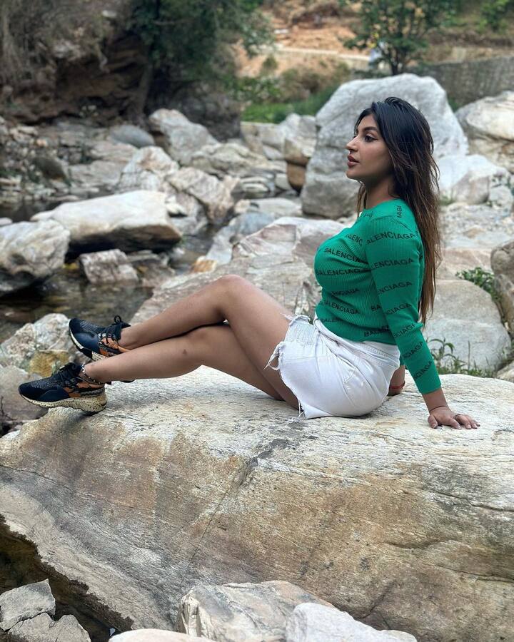 சிறுகதாபாத்திரங்களில் நடித்து வந்த யாஷிகாவிற்கு பிக்பாஸ் சீசன் 2 நிகழ்ச்சி திருப்புமுனையாக அமைந்தது.