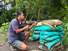 మణిపూర్‌లో దుండగుల ఆగడాలు, భారీగా పోలీసు ఆయుధాల లూటీ