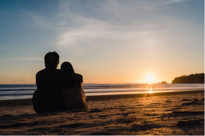 सिचुएशनशिप में अक्सर लोग अपने रिश्ते को डिफाइन नहीं करते हैं.इस रिश्ते में कोई जिम्मेदारी नहीं होती.ये कमिटमेंट फ्री रिलेशनशिप होता है.आपको मालूम होता है कि प्यार तो है लेकिन इसका कोई भविष्य नहीं है.