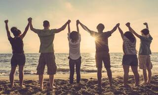 Friendship Day को अपने दोस्तों के लिए बनाएं खास, गिफ्ट करें ये स्पेशल गैजेट्स