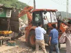 नूंह में जहां से शुरू हुआ पथराव, अब वहीं चला बुलडोजर, 45 दुकानें जमींदोज, भारी हंगामा