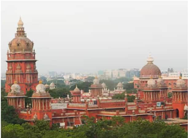 madras-high-court-criticised-denial-of-widow-entry-in-temple-says-action-must-taken Madras High Court: 'ਔਰਤ ਦੀ ਪਛਾਣ ਵਿਆਹ ਨਾਲ ਨਹੀਂ', ਮਦਰਾਸ ਹਾਈਕੋਰਟ ਨੇ ਕਿਉਂ ਦਿੱਤਾ ਅਜਿਹਾ ਬਿਆਨ