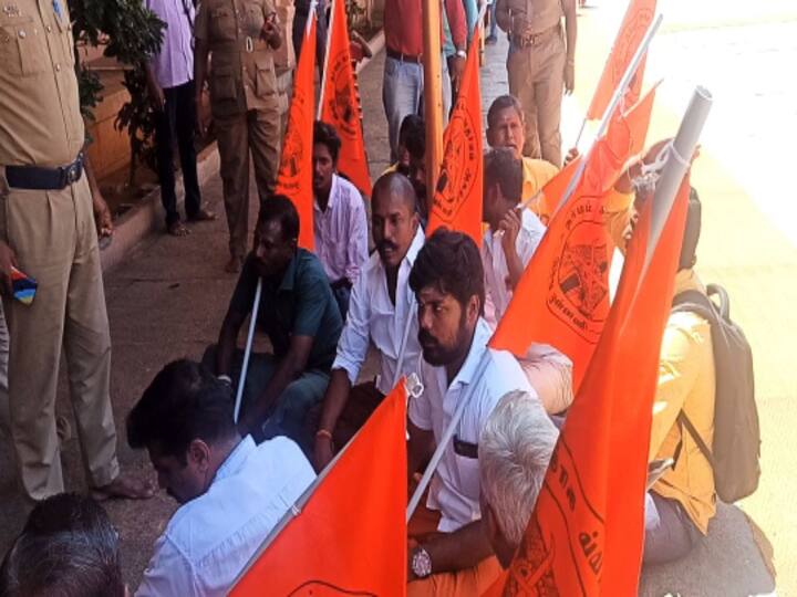Trihcy news Dharna protest by Hindu front party in Trichy Srirangam temple TNN திருச்சி ஸ்ரீரங்கம் கோயிலில் இந்து முன்னனி கட்சியினர் தர்ணா போராட்டம்