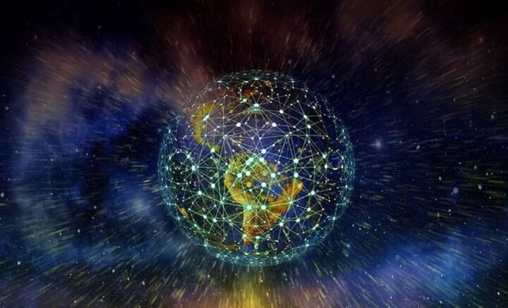 পাশাপাশি না থাকলেও, দু’জন মানুষের মনের সংযোগ হয় গভীর। তাই পাশে না থেকেও কখনও কখনও পরস্পরির উপস্থিতি, অনুভূতি টের পাওয়া যায়। বাস্তবিক কোনও ব্যাখ্যা না থাকলে, বহু মানুষ এমন আধ্যাত্মিক সংযোগে বিশ্বাস করেন।