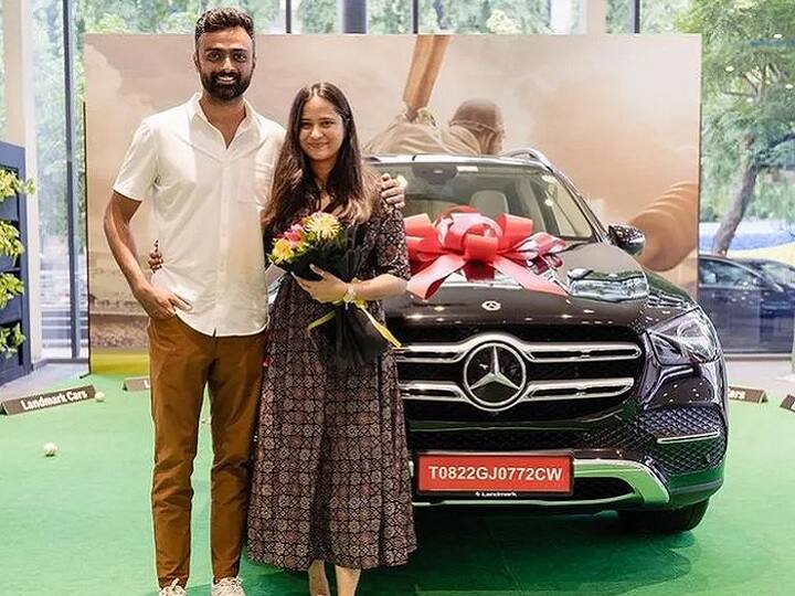उनकी कमाई का प्रमुख जरिया आईपीएल ही है. इस टूर्नामेंट से कई क्रिकेटरों को धनकुबेर बनने का मौका मिला है.