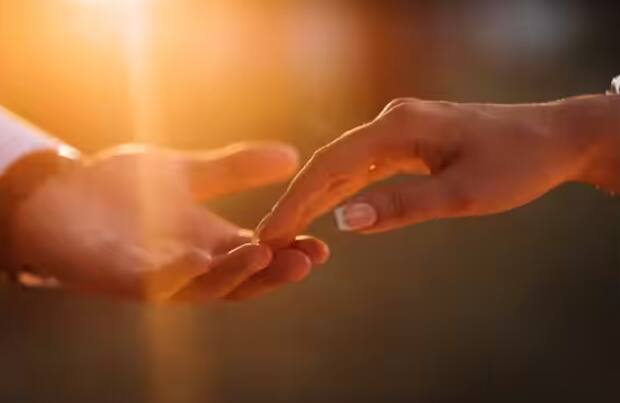 ਤੁਸੀਂ ਜਾਂ ਤੁਹਾਡਾ ਸਾਥੀ ਇੱਕ ਦੂਜੇ ਨਾਲ ਲੰਬੇ ਸਮੇਂ ਤੋਂ ਗੱਲਬਾਤ ਕਰ ਰਹੇ ਹੋ। ਸਭ ਕੁਝ ਸ਼ੇਅਰ ਕਰ ਰਹੇ ਹੋ ਪਰ ਰਸਮੀ ਤੌਰ 'ਤੇ ਰਿਸ਼ਤੇ ਨੂੰ ਸਵੀਕਾਰ ਕਰਨ ਤੋਂ ਡਰ ਰਹੇ ਹੋ ਤਾਂ ਤੁਸੀਂ ਸਿਚੂਏਸ਼ਨਸ਼ਿਪ ਦੀ ਸਥਿਤੀ ਵਿੱਚ ਹੋ।