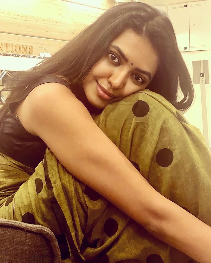 రాజశేఖర్, జీవిత దంపతుల కుమార్తెగా వెండి తెరకు పరిచయం అయ్యింది. Photo Credit: Shivani Rajasekhar/Instagram