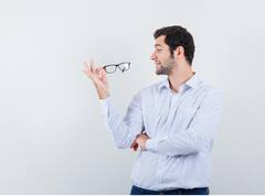 चश्मा लगाते हैं तो ये 6 बात हमेशा रखें ध्यान...बनी रहेगी आंखों की सेहत