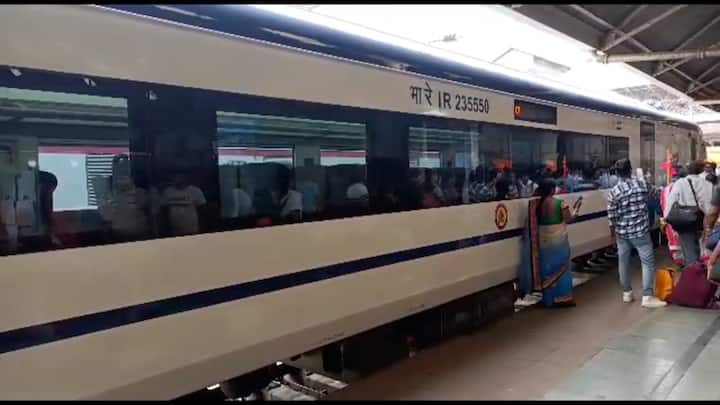 শনিবার, হয়ে গেল তারই ট্রায়াল রান। গতকাল সকাল ৮টায় ট্রেনটি পাটনা স্টেশন থেকে ছাড়ে।