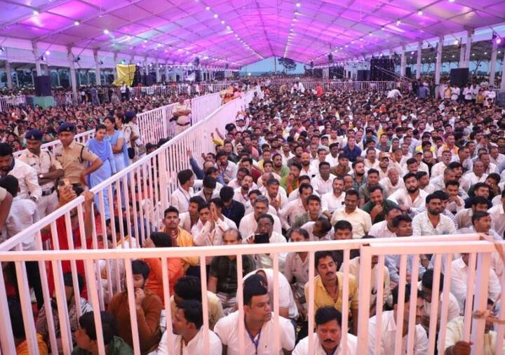 अब देखना यह होगा कि बाबा बागेश्वर धाम सरकार किसके साथ है, पूर्व सीएम कमलनाथ ने रामभक्त हनुमान के रास्ते पर चलकर बीजेपी के हिंदुत्व के भगवा प्लान को हैक करने की कोशिश है.