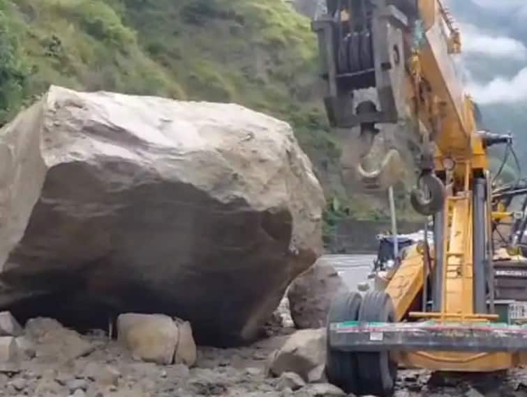 badrinath-yatra-stopped-after-national-highway-closed-due-to-landslide-in-joshimath Badrinath Yatra: ਜੋਸ਼ੀਮਠ 'ਚ ਜ਼ਮੀਨ ਖਿਸਕਣ ਕਾਰਨ ਫਿਰ ਬੰਦ ਹੋਇਆ ਨੈਸ਼ਨਲ ਹਾਈਵੇ, ਬਦਰੀਨਾਥ ਯਾਤਰਾ 'ਤੇ ਲੱਗਿਆ ਬ੍ਰੇਕ