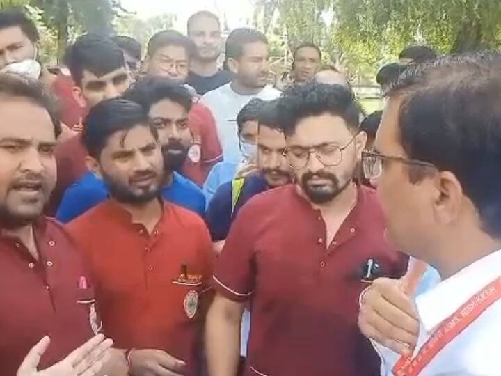 400 outsourced nursing staff jobs will be no more after 31 August termination notice issued in AIIMS Rishikesh ANN Rishikesh News: 31 अगस्त के बाद 400 आउटसोर्स नर्सिंग स्टाफ होंगे AIIMS से बाहर, धरना प्रदर्शन देख प्रशासन अलर्ट