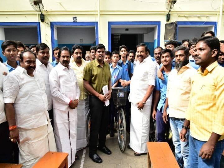 திருச்சியில் 815 மாணவர்களுக்கு விலையில்லா மிதிவண்டியை வழங்கிய அமைச்சர் கே.என்.நேரு