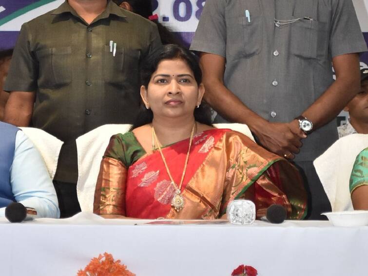 ap home minister vanitha responds very late over punganuru incident while chandrababu road show పుంగనూరు ఘటన: హోంమంత్రి ఎక్కడ! మాటలదాడిలో కనిపించని తానేటి వనిత - ఆఖర్లో ముక్తసరిగా స్పందన!