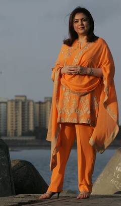 Nita Ambani Unseen Photos: जब काम से फुर्सत निकालकर मुंबई के मरीन ड्राइव पहुंचीं थीं नीता अंबानी, देखें सादगी से भरी अनदेखी तस्वीरें