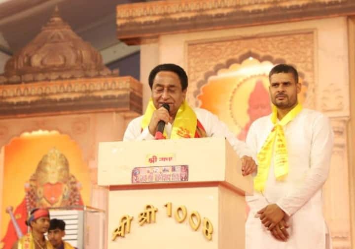 कमलनाथ धीरेंद्र शास्त्री के दर पर ऐसे समय पर हाजिरी लगा रहे हैं जब मध्य प्रदेश में विधानसभा चुनाव होने वाले है और अगले साल देश में लोकसभा चुनाव होने वाले हैं.