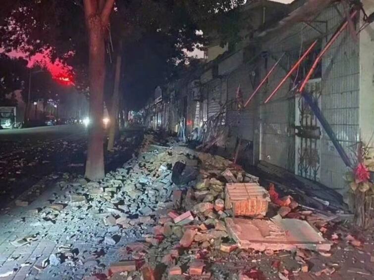 China Earthquake 20 injured 126 building collapsed in china after 5.5 magnitude earthquake hits dezho China Earthquake: அதிகாலையிலேயே குலுங்கிய கட்டிடங்கள்...அலறி அடித்து ஓடிய மக்கள்; சீனாவில் சக்தி வாய்ந்த நிலநடுக்கம்!