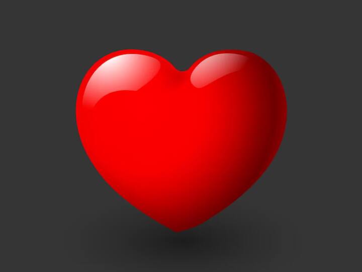 दरअसल, खाड़ी के दो इस्लामिक मुल्कों कुवैत और सऊदी अरब ने दिल वाले इमोजी को अपराध बताया है और कहा कि ये महिलाओ को अय्याशी के लिए उकसाने के लिए भेजा जाता है. यदि इन 2 देशो में कोई दिल वाला इमोजी महिलाओं को भेजेगा तो उसे अब 2 साल की जेल हो सकती है.