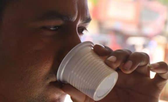 If you are drinking tea and coffee in disposable cups, be careful, this fatal disease may occur Alert ! ડિસ્પોઝેબલ કપમાં ચા-કોફી પીતા હોવ તો થઈ જાવ સાવધાન, થઈ શકે છે આ જીવલેણ બીમારી