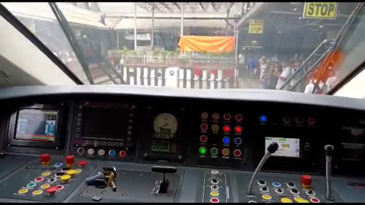 বেলা ১২টা ১৫ মিনিটে পাঁচ মিনিট পর ফের যাত্রা শুরু।হাওড়া স্টেশনে পৌঁছয় দুপুর আড়াইটে নাগাদ।