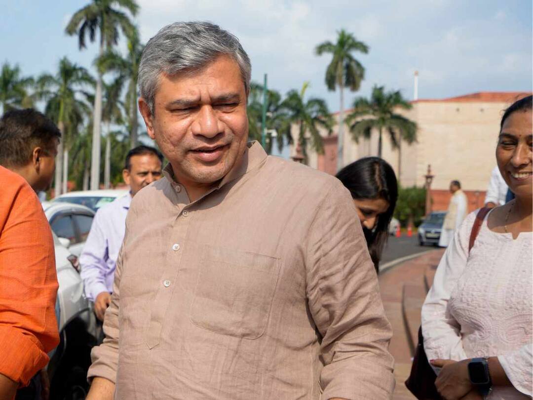 'No Increased Fare In The Name Of Station Redevelopment': Rail Minister Vaishnaw On Revamp Project Railways Minister Ashwini Vaishnaw Revamping Fares Hike Redevelopment Projects 'No Increased Fare In The Name Of Station Redevelopment': Rail Minister Vaishnaw On Revamp Project