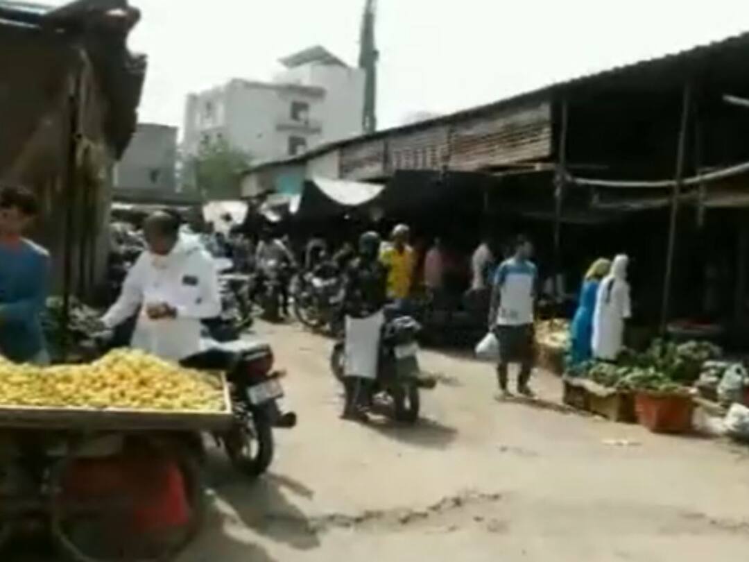 Haryana Nuh Violence Residents Step Out To Buy Essentials As Nuh DM Lifts Curfew For 3 Hours From 9 AM to 12 Noon Today Residents Step Out To Buy Essentials As Nuh DM Lifts Curfew For 3 Hours From 9 AM to 12 Noon Today
