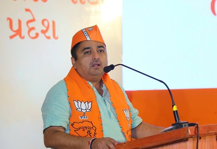 Gandhinagar: Politics of Gujarat University responsible for Pradeep Singh Vaghela's resignation ? Gandhinagar: પ્રદીપસિંહ વાઘેલાના રાજીનામા પાછળ ગુજરાત યુનિવર્સિટીનું રાજકારણ જવાબદાર, જાણો કોણે ષડયંત્ર રચ્યું હોવાની ચર્ચા