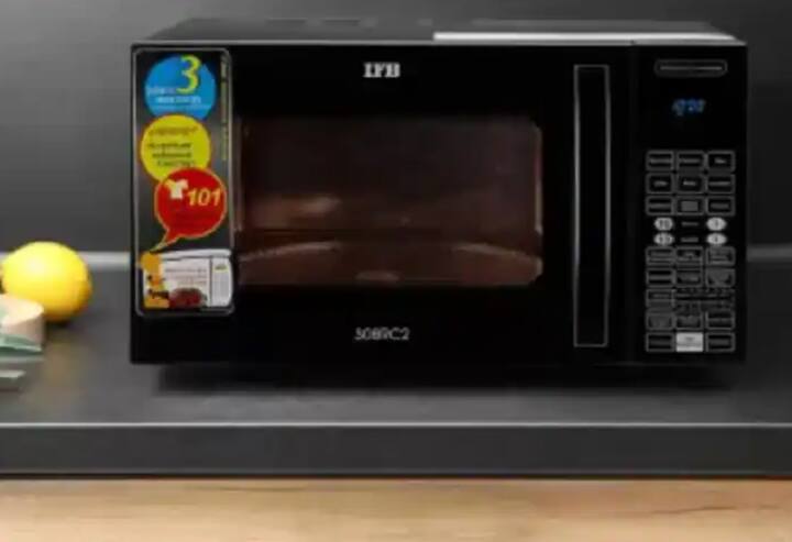 IFB 30 L Convection Microwave Oven: ਇਹ 30 ਲੀਟਰ ਦਾ ਮਾਈਕ੍ਰੋਵੇਵ ਓਵਨ IFB ਬ੍ਰਾਂਡ ਵਿੱਚ ਇੱਕ ਸ਼ਾਨਦਾਰ ਆਪਸ਼ਨ ਹੈ। (IFB 30 L Convection Microwave Oven (30BRC2, Black) ਮਾਡਲ ਦੀ ਕੀਮਤ Flipkart 'ਤੇ 23 ਫੀਸਦੀ ਦੀ ਛੋਟ ਦੇ ਨਾਲ 14,490 ਰੁਪਏ ਹੈ। ਇਸ ਦੀ ਵਰਤੋਂ ਗ੍ਰਿਲਿੰਗ, ਦੁਬਾਰਾ ਗਰਮ ਕਰਨ ਦੇ ਲਈ, ਡੀਫ੍ਰੋਸਟਿੰਗ ਅਤੇ ਖਾਣਾ ਬਣਾਉਣ ਦੇ ਨਾਲ-ਨਾਲ ਬੇਕਿੰਗ ਲਈ ਵੀ ਕੀਤੀ ਜਾ ਸਕਦਾ ਹੈ।