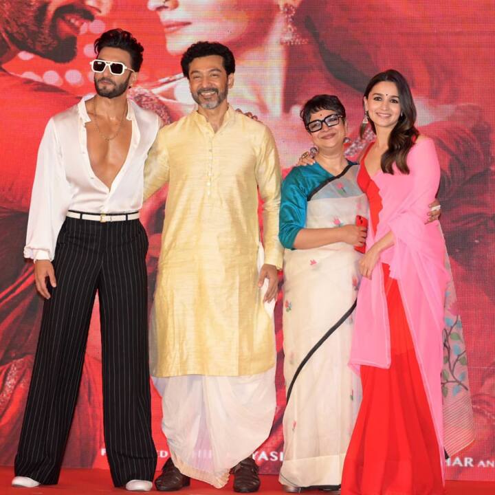 প্রশংসার বন্যায় ভাসছেন টোটা, আগামী ছবি টলিউডে না বলিউডে? হেসে ফেলে অভিনেতা বললেন, 'আমি পরিচালকের অভিনেতা আমার কাছে পরিচালক ভীষণ গুরুত্বপূর্ণ। তবে পারে তিনি প্রথিতযশা পরিচালক নন, তবে তাঁর সঙ্গে আত্মীক যোগ অনুভব করলে তবেই ছবিটা করতে পারব আমি। আর, অবশ্যই চরিত্রটা গুরুত্বপূর্ণ। ছবি বাছাইয়ের ক্ষেত্রে টলিউড বা বলিউড ভাবব না বটে, কিন্তু বাংলা আমার শিকড়। এই ইন্ডাস্ট্রিই তো আমায় পরিচিতি দিয়েছে, ভালবাসা দিয়েছে। একটি হিন্দি ছবিতে সাফল্য পেয়েছি বলে পত্রপাঠ আরব সাগর পাড়ে পাড়ি দেব না। এটুকু দায়িত্ব নিয়ে বলতে পারি, বছরের অনেকটা সময় বাংলাতেই কাজ করতে চাই। জীবিকা নির্বাহের জন্য বাংলা ছেড়ে একেবারে অন্য শহরের বাসিন্দা হব না।'