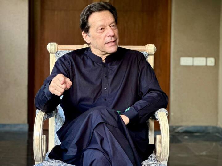 इस्लामाबाद स्थित डिस्ट्रिक्ट और सेशन कोर्ट के एडिशिनल जज हुमायूं दिलावर ने तोशखाना मामले में इमरान खान को सजा सुनाई है.