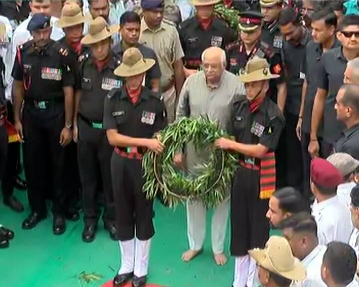 તો બીજી તરફ મુખ્યમંત્રી ભૂપેન્દ્ર પટેલ શહીદ મહિપાલસિંહ વાળાને શ્રધ્ધાંજલી આપવા પહોચ્યા હતા.