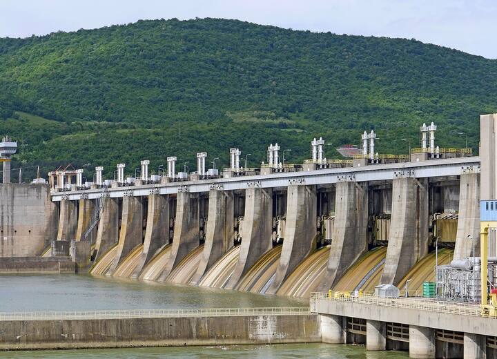 क्यूसेक एक मात्रक इकाई होती है जिसका प्रयोग द्रव्यमान के वेग की मात्रा को दर्शाने में किया जाता है. यह इकाई बहते पानी की उस मात्रा को दिखाती है जो वह एक सेकंड के दौरान पार करता है. अगर हम कहें कि किसी नदी में पानी की मात्रा को क्यूसेक में मापा जा सकता है, तो यह हमें बताता है कि वह नदी एक सेकंड में कितना पानी पार करती है.