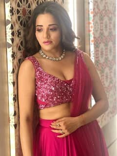 ਮੋਨਾਲੀਸਾ ਨੇ ਕਰਵਾਇਆ ਗਲੈਮਰਸ ਫੋਟੋਸ਼ੂਟ, ਸਿਜਲਿੰਗ ਲੁੱਕ ਦੇਖ ਹੈਰਾਨ ਹੋਏ ਫ਼ੈਨ