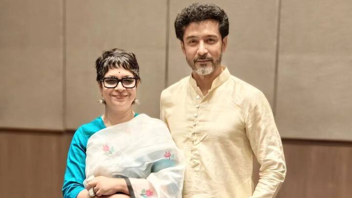 টোটা থেকে চন্দন চট্টোপাধ্যায়, কী কী চ্যালেঞ্জের মধ্যে দিয়ে গিয়েছেন টোটা? অভিনেতা বলছেন, 'কর্ণস্যর নাকি আমাদের কাস্টিং ডিরেক্টরকে প্রথমেই বলেছিলেন, ' চন্দন চট্টোপাধ্যায়ের মধ্যে আমার তিনটে জিনিস দরকার। এক, তাঁর নাচ ও সুর-তালের জ্ঞান থাকা জরুরি।'