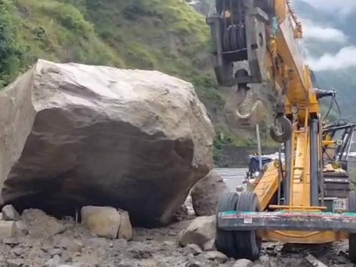 Badrinath Yatra Stopped After National Highway Closed Due to Landslide in Joshimath ANN Badrinath Yatra: जोशीमठ में लैंडस्लाइड से फिर बंद हुआ नेशनल हाईवे, बदरीनाथ यात्रा पर लगा ब्रेक