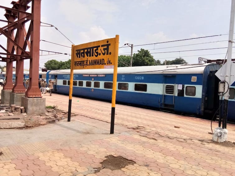 maharashtra news nashik news Megablock on 14th and 15th August on Manmad Railway, 33 passenger trains cancelled; 19 trains routes changed Nashik Railway : मनमाड रेल्वेमार्गावर 14 आणि 15 ऑगस्टला मेगाब्लॉक, 33 प्रवासी गाड्या रद्द; तर 19 गाड्यांचे मार्ग बदलले