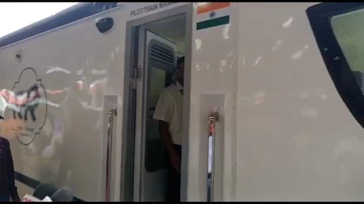 রেল সূত্রে খবর, সবকিছু ঠিকঠাক থাকলে দুর্গাপুজোর আগেই চালু হতে পারে হাওড়া-পাটনা বন্দে ভারত এক্সপ্রেস।