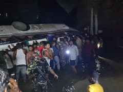 झारखंड: पुल से 50 फीट नीचे जा गिरी बस, 3 की मौत, 25 घायल, मौके पर पहुंचे बाबूलाल मरांडी