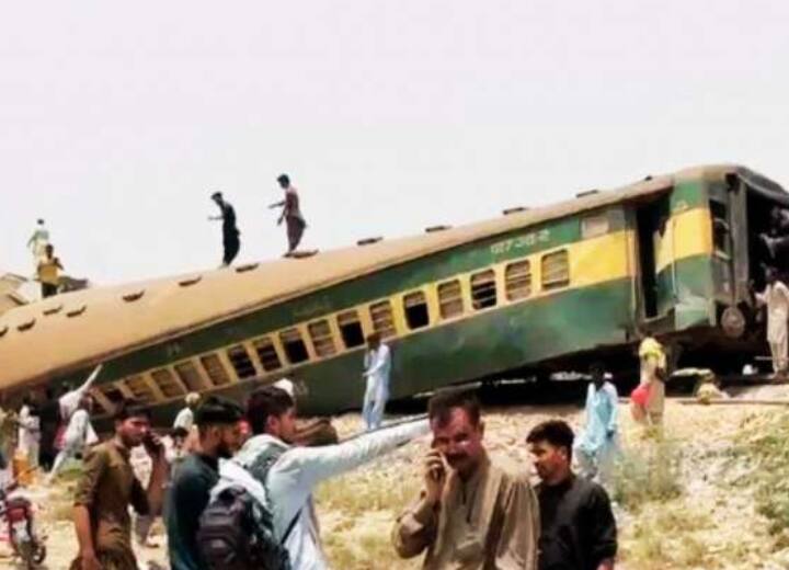 Pakistan Train Accident Hazara Express bogies derailed at Sarhari Railway Station in Nawabshah many dead Several injured Pakistan Train Accident: पाकिस्तान में भीषण ट्रेन हादसा, 10 बोगियां ट्रैक से उतरीं, 15 की मौत, 50 घायल
