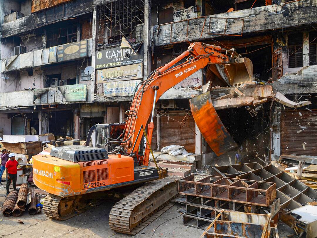 Nuh Violence: Illegal Hotel From Where Stones Were Pelted At Procession Demolished — WATCH Nuh Violence: Illegal Hotel From Where Stones Were Pelted At Procession Demolished — WATCH