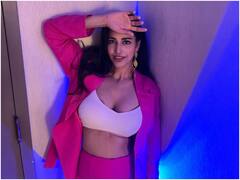 Daksha Nagarkar Photos : 'హుషారు' ఉన్న పోరి - బాస్ లేడీలా ముస్తాబై 