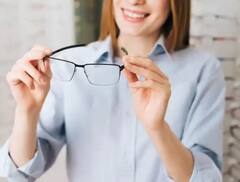 Wearing glasses: ਜੇਕਰ ਤੁਸੀਂ ਵੀ ਲਾਉਂਦੇ ਹੋ ਚਸ਼ਮਾ, ਤਾਂ ਇਨ੍ਹਾਂ ਗੱਲਾਂ ਦਾ ਰੱਖੋ ਖਾਸ ਧਿਆਨ, ਨਹੀਂ ਤਾਂ ਤੁਹਾਡੀਆਂ ਅੱਖਾਂ ਨੂੰ ਪਹੁੰਚ ਸਕਦਾ ਨੁਕਸਾਨ