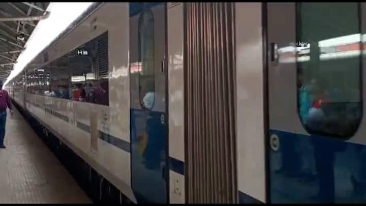 এদিনের ট্রায়াল রানে শুধুমাত্র রেল আধিকারিকরাই যাত্রী হিসেবে ছিলেন।