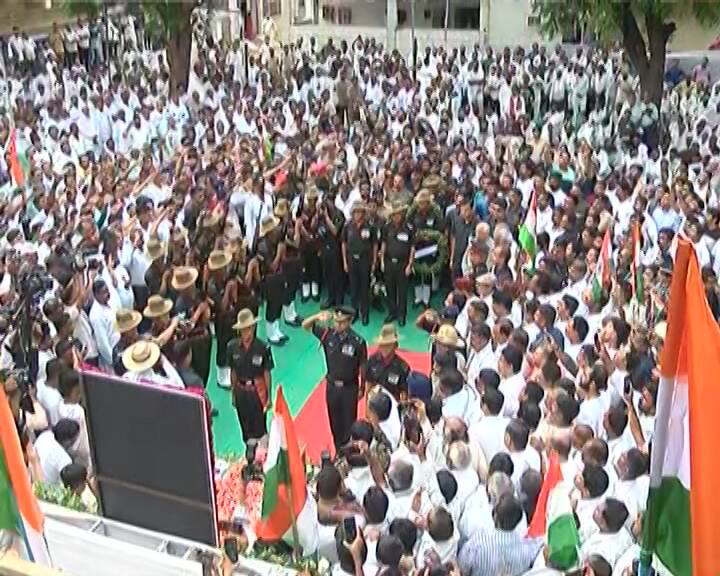 શહીદ મહીપાલસિંહને નાનપણથી સેનામાં જવાની ઈચ્છા હતી. તો બીજીતરફ 15 ઓગસ્ટે જ મહીપાલસિંહનો જન્મદિવસ દિવસ હતો. તેમના 3 વર્ષ પહેલા જ લગ્ન થયા હતા.