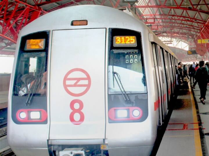 Haryana Nuh Violence Fear created among metro passengers, the number decreased by 25 percent ANN Haryana Nuh Clash: नूंह हिंसा का मेट्रो यात्रियों में बना खौफ, 25% तक घटी संख्या, इन जगहों पर भी पसरा सन्नाटा